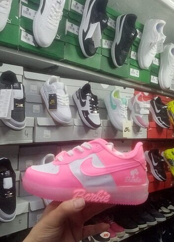 34 Beden Nike Barbie kız çocuk spor ayakkabi