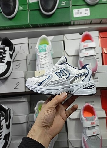 34 Beden beyaz Renk New balance kız erkek çocuk spor ayakkabı