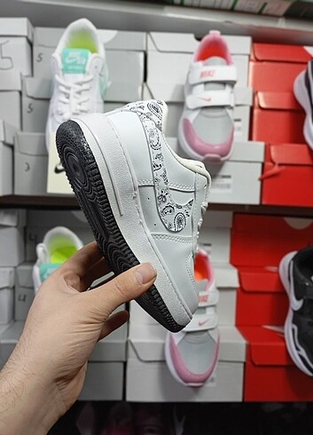 31 Beden beyaz Renk Nike çocuk spor ayakkabı 