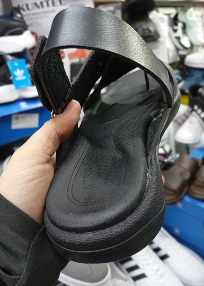 Louis Vuitton siyah deri sandalet erkek  - Görsel 5