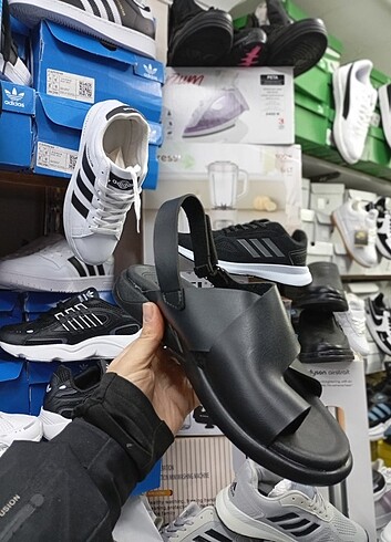  Louis Vuitton siyah deri sandalet erkek - Görsel 3