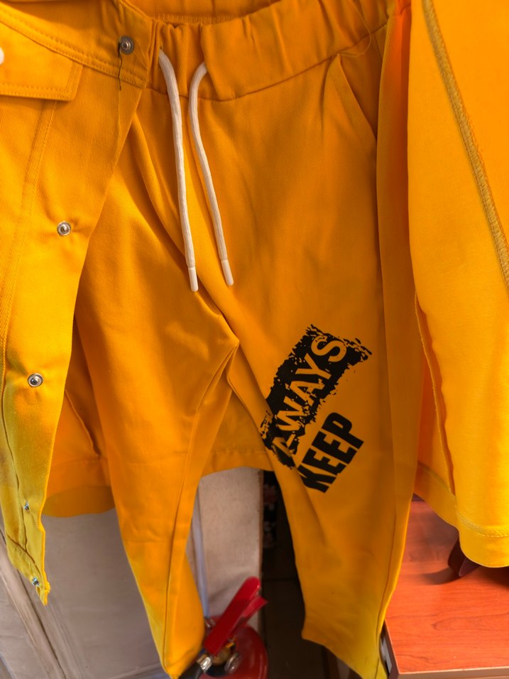 Sarı Düğmeli Çocuk Takım - Görsel 5