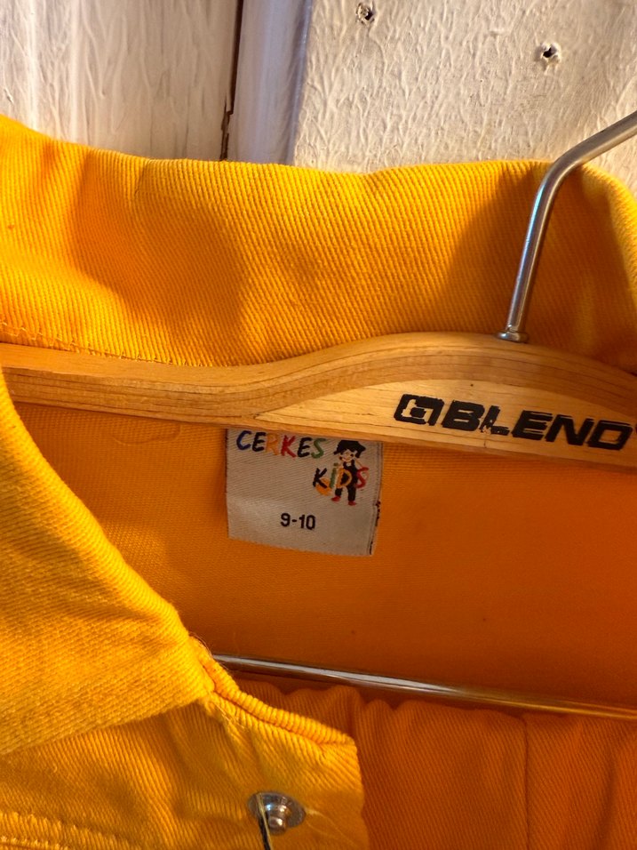 Sarı Düğmeli Çocuk Takım - Görsel 3