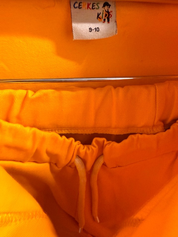 Sarı Düğmeli Çocuk Takım - Görsel 4