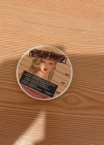 Bej Parlak Aydınlatıcı - Mary-Lou Manizer