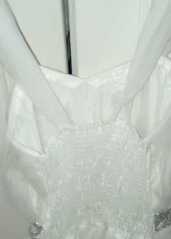 Kemer Detaylı Beyaz Klasik Kız Çocuk Elbisesi - Görsel 3