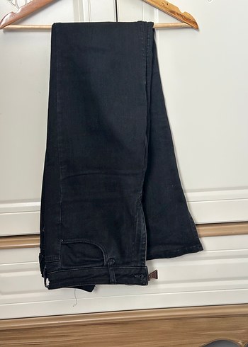 Siyah Kemerli İspanyol Paça Kot Pantolon