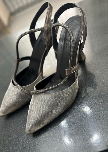 Gri Yılan Desenli Stiletto Tokalı Kadın Topuklu