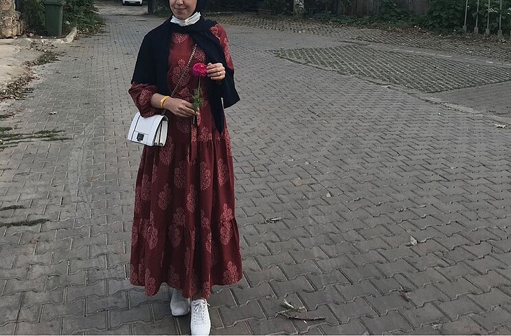 TESETTÜR ELBİSE