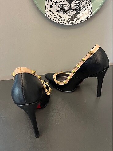 Diğer Zımbalı stiletto
