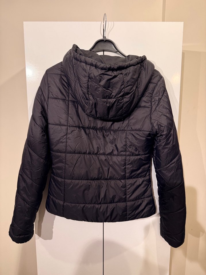 Kadın Siyah Kapüşonlu Kısa Kış Montu - Görsel 2