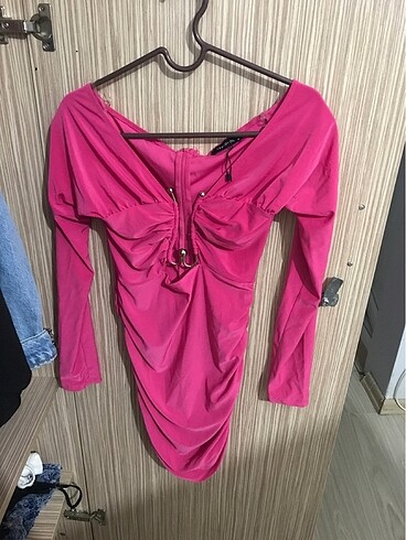 Mini pembe elbise