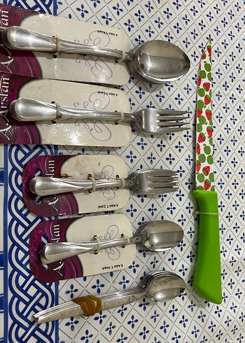 Renkli Saplı Bıçak ve Çatal Kaşık Seti