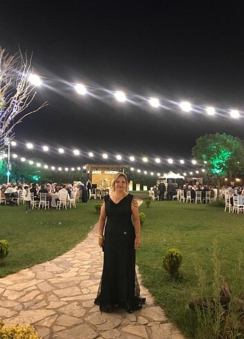 46 Beden Yeşil siyah yaka ve etek uçları pul işlemeli olduğundan daha zay