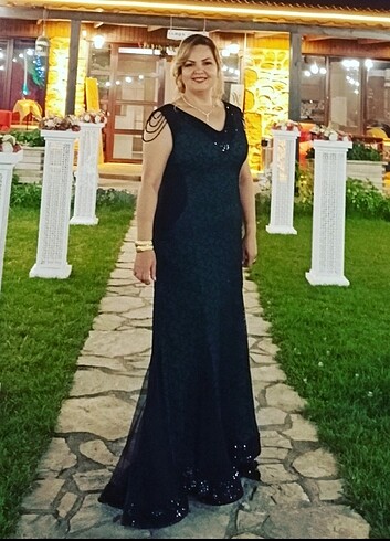 46 Beden yeşil Renk Yeşil siyah yaka ve etek uçları pul işlemeli olduğundan daha zay