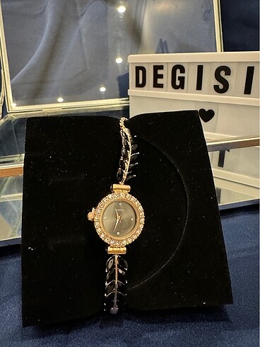  Beden Kristal siyah taşlı asansörlü saat
