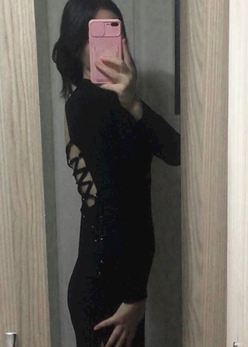 Sırt dekolteli yandan yırtmaçlı elbise - Görsel 3