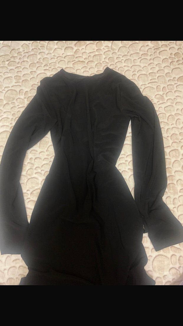 Sırt dekolteli yandan yırtmaçlı elbise - Görsel 2