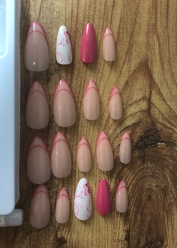 Gratis takma tırnak 160 lira - Görsel 2