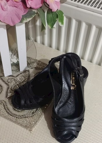 38 Beden Klasik Siyah Topuklu Sandalet
