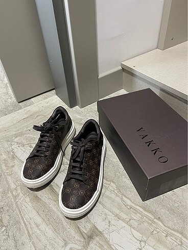 Vakko monogram sneakers