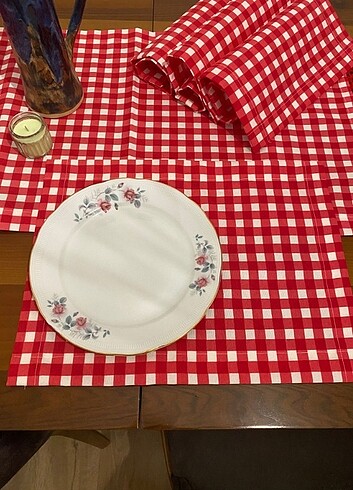 Beden Kırmızı beyaz kareli runner ve 4 american servisi