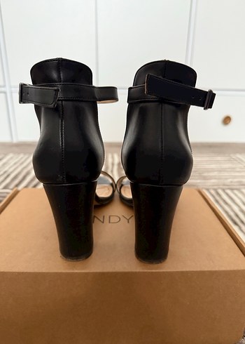 Klasik Siyah Tokalı Topuklu Kadın Ayakkabı - Görsel 3