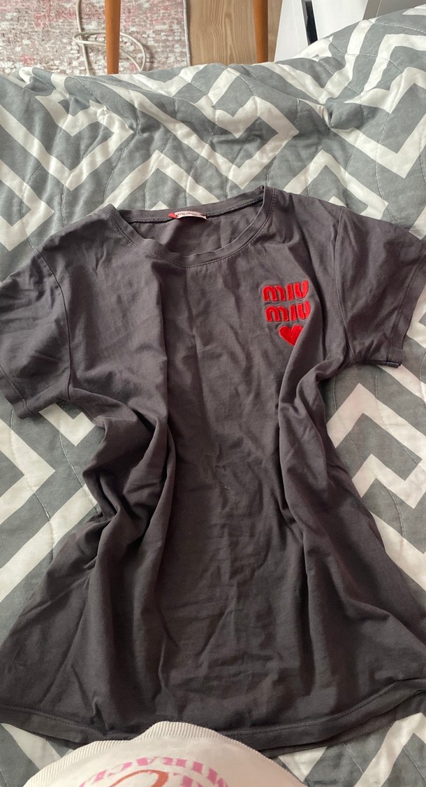 Miu Miu Gri Baskılı Kadın Tişört - Görsel 2