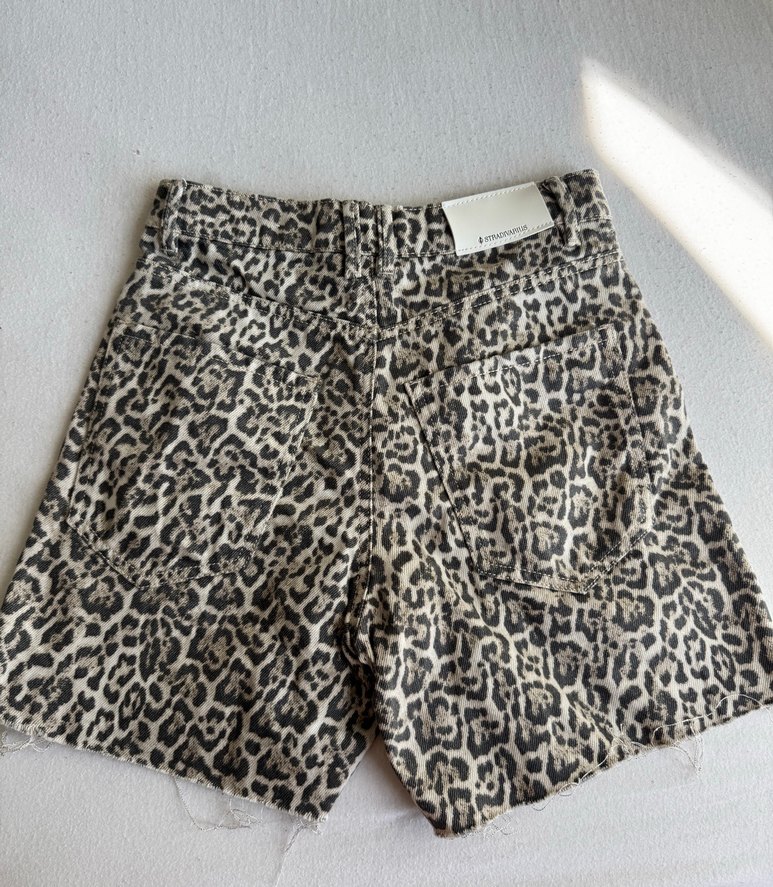 Stradivarius Yüksek Bel leopar Mini Şort - Görsel 2