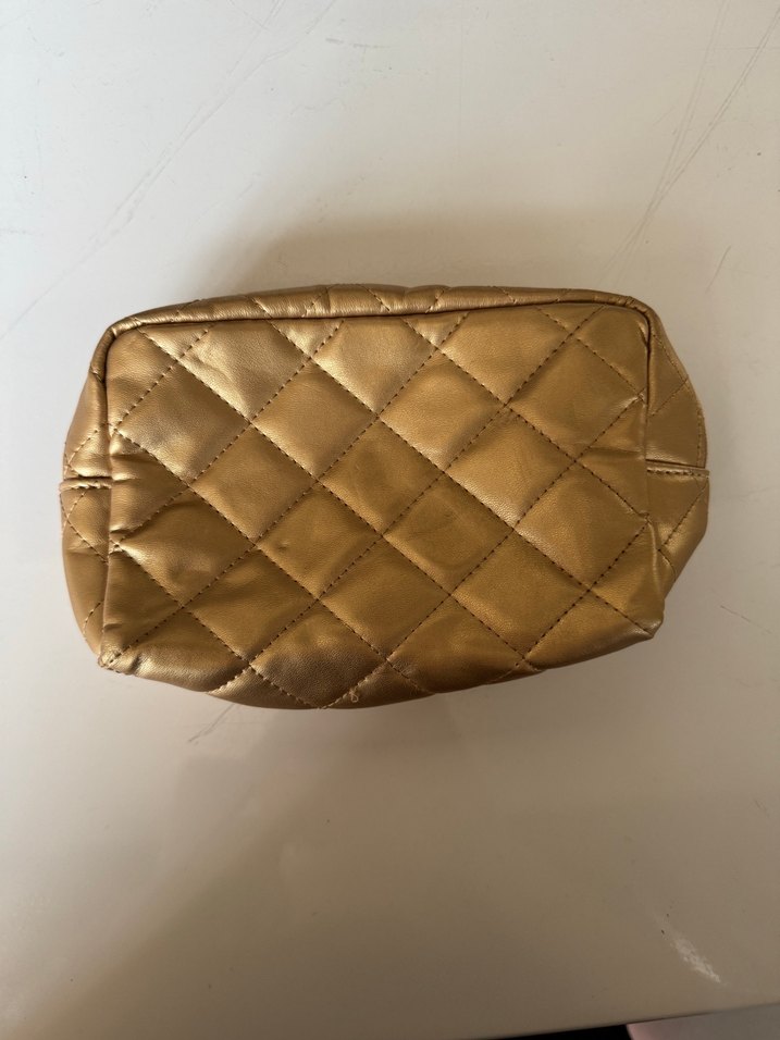 Juvena Altın Renkli Deri Makyaj Çantası - Görsel 2