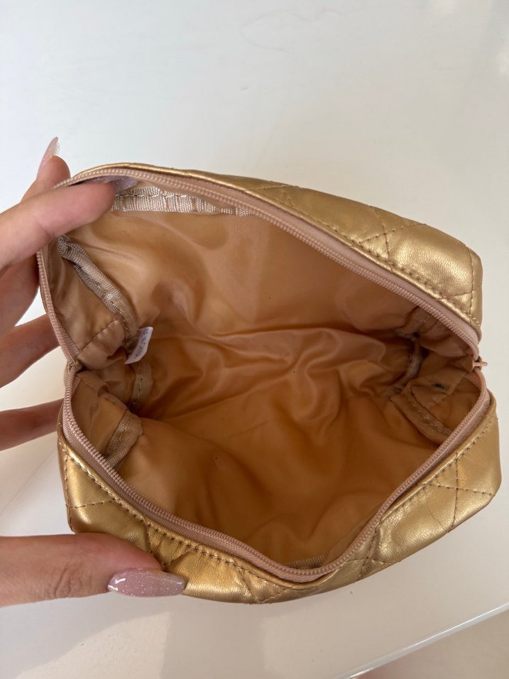 Juvena Altın Renkli Deri Makyaj Çantası - Görsel 3