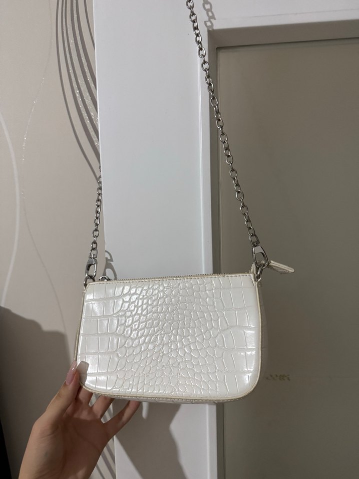 Bershka Deri Zincir Detaylı Yılan Çanta - Görsel 2