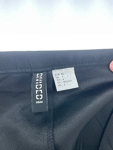 34 Beden siyah Renk H&M Kısa Elbise %70 İndirimli.