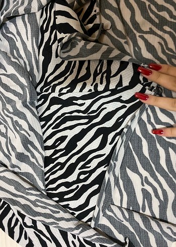 Gri Zebra Desenli Pilili Hamile Şortu - Görsel 2