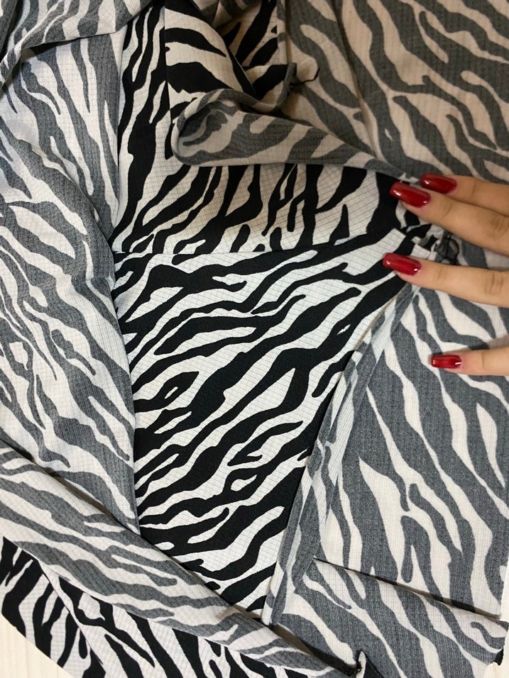 Gri Zebra Desenli Pilili Hamile Şortu - Görsel 2