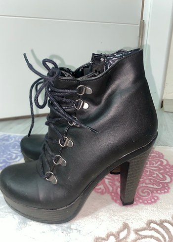 Siyah Deri Kemerli Gizli Topuklu Bot - Görsel 2