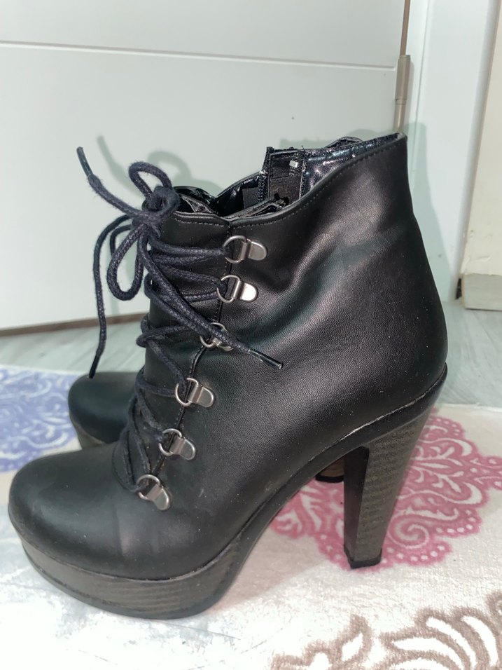 Siyah Deri Kemerli Gizli Topuklu Bot - Görsel 2