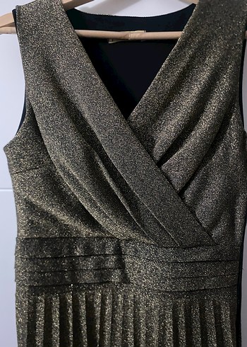 Parlak Altın Renkli Pilili Uzun Abiye Elbise - Görsel 4