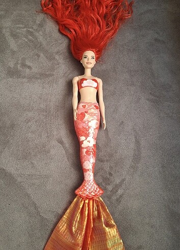 Barbie Barbie color reveal bebekler kırmızı deniz kızı
