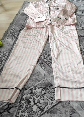 Victoria s Secret Victoria's Secret Uzun Kollu Pudra Pijama Takımı
