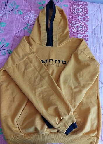 Sarı sweatshirt 