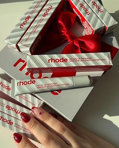 Rhode Peppermint Lip Treatment ve glazing milk