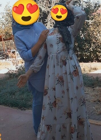 Çiçekli elbise .