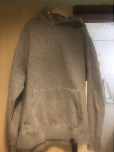Pull bear gri sweag
