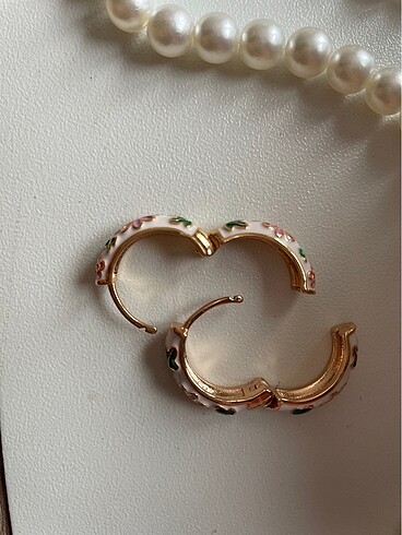 Kadın çiçekli halka küpe - Görsel 5