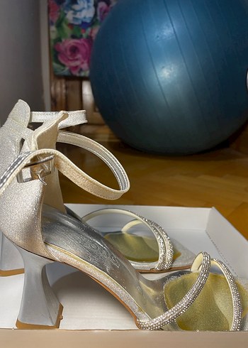 Gümüş Taş Detaylı Bilekten Bağlamalı Abiye Ayakkabı - Görsel 6