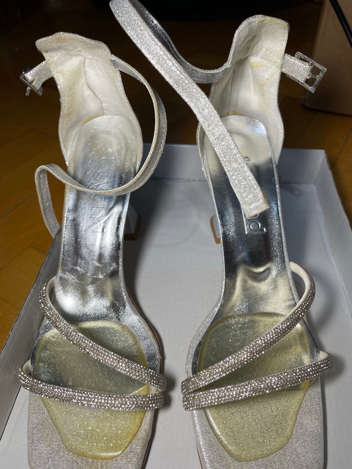 Gümüş Taş Detaylı Bilekten Bağlamalı Abiye Ayakkabı - Görsel 4