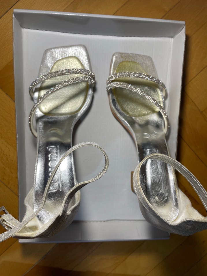 Gümüş Taş Detaylı Bilekten Bağlamalı Abiye Ayakkabı - Görsel 3