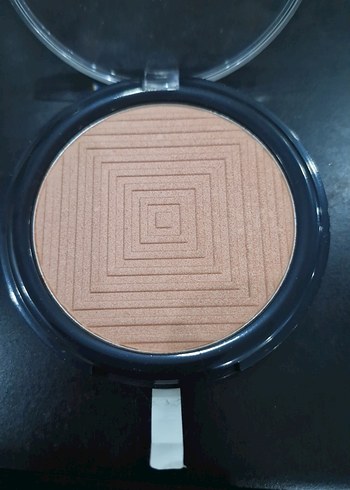 Beden Maybelline Master Chrome Highlighter-Molten Rose Gold