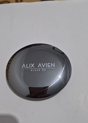 Alix Avien